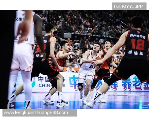 上海篮球队引领最新篮球配合TOP10展现团队默契与精彩瞬间 上海篮球队引领最新篮球配合TOP10展现团队默契与精彩瞬间